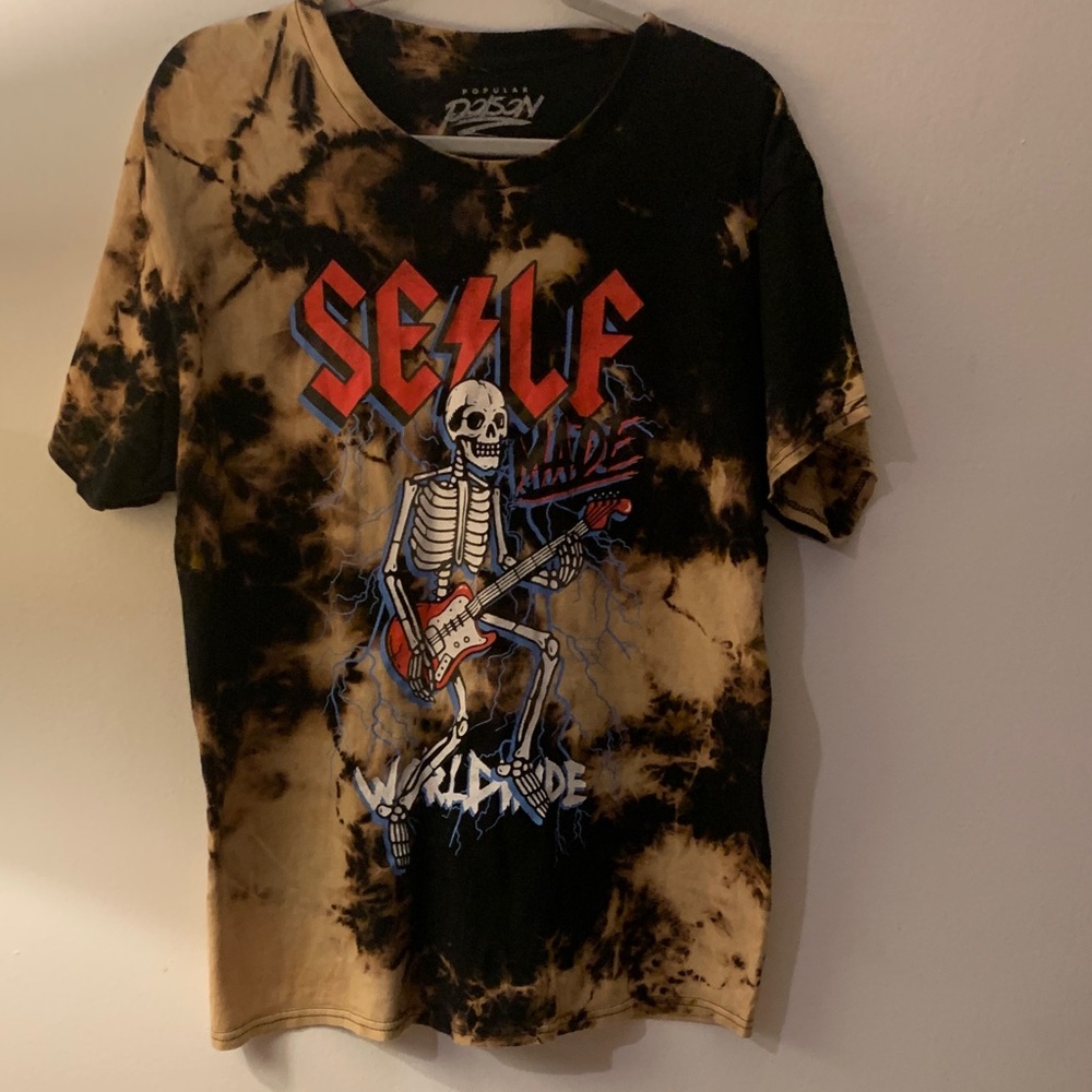 Dossin Men's Black and Tan Graphic Tee - Preloved